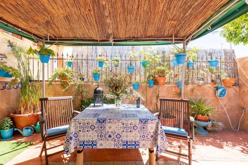 Cool Garden And Suite Mairena del Aljarafe Exterior photo