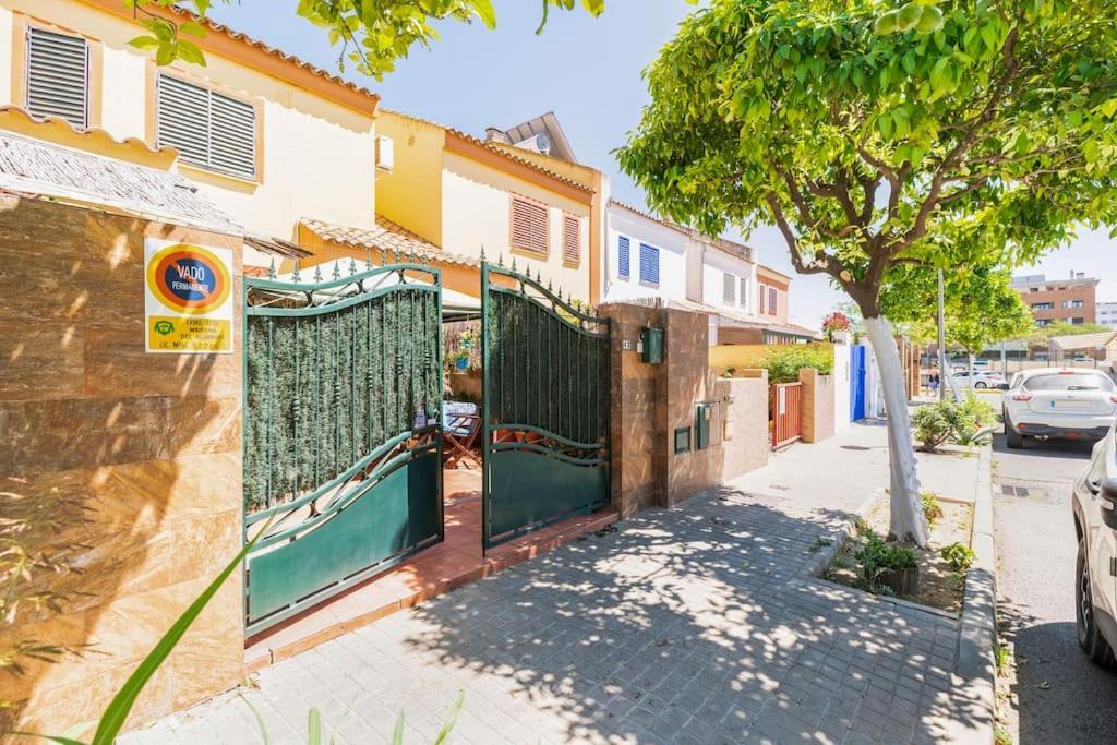 Cool Garden And Suite Mairena del Aljarafe Exterior photo